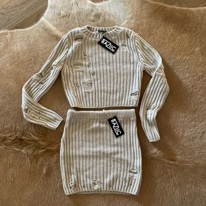 NWT! Distressed Sweater Set in nude / light beige
